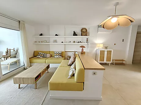Spectacular renovated beachfront apartment with pool for the entire month of July