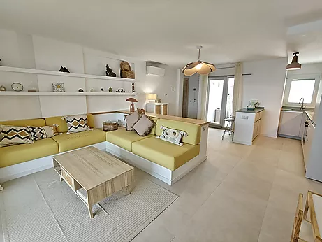 Spectacular renovated beachfront apartment with pool for the entire month of July