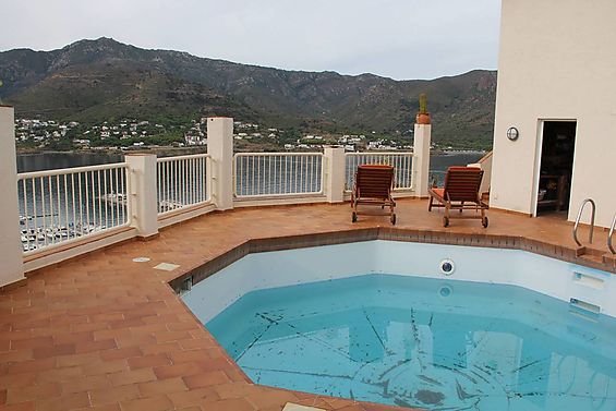 Chalet con magnificas vistas a la bahía de El Port de la Selva