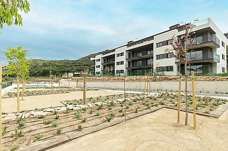 Rez-de-chaussée avec jardin dans une nouvelle construction sur la route de Cadaqués