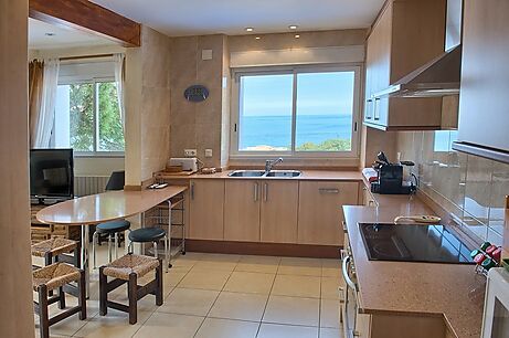 House with magnificent sea views in the area of Beleser