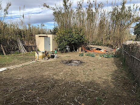 Plot of land for vegetable garden of 216m2 situated in the area of the vegetable gardens, next to the Carretera de Cadaqués.