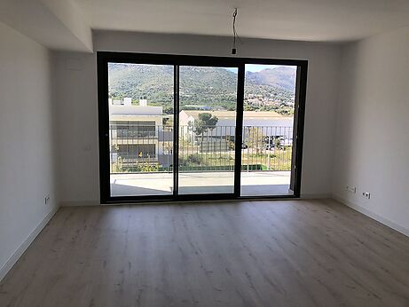 New apartment with top quality finishes in Port de la Selva