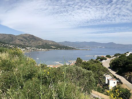 Terreno con fantástica vista al mar en la zona del Mirador