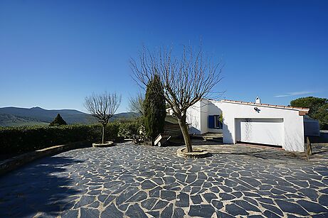 Es ven espectacular finca a la urbanització Perafita del Port de la Selva.